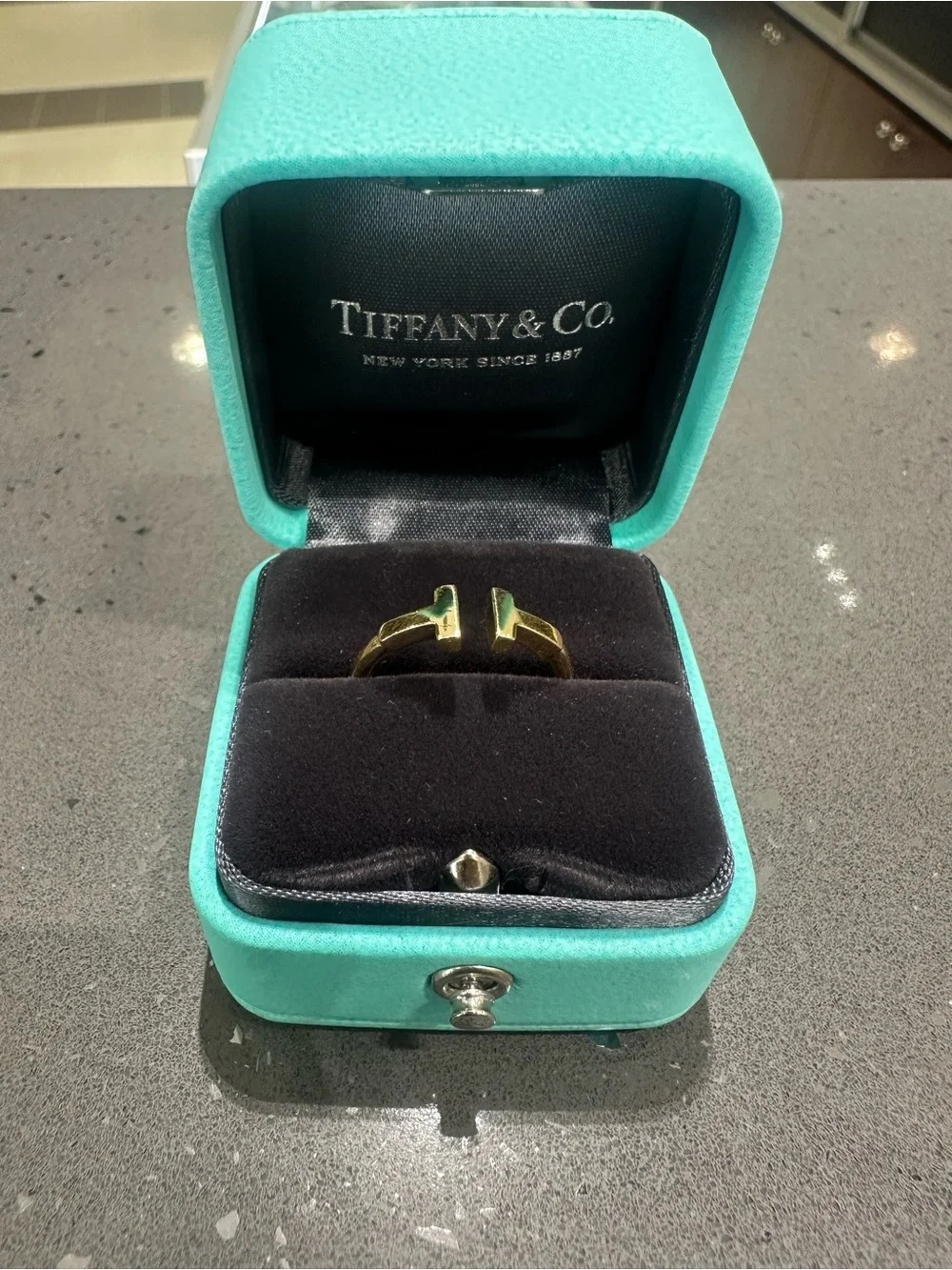 Tiffany & Co. T Wire Ring – 18K Yellow Gold – Size 7